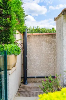 an open door to a garden with plants at Villa & Piscine 8P entre Isle sur Sorgue et Avignon in Caumont-sur-Durance