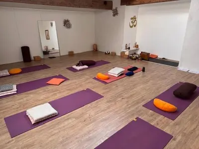 a yoga room with purple and orange yoga mats at Coeur des Hommes in Le Thor