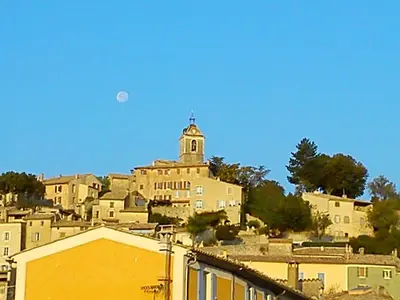 a building with a clock tower on top of it at Appartement dans maison de caractère avec piscine in Banon