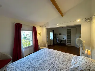 a bedroom with a bed and a window at La Maison du Petit Hérisson de 170 m2 avec jardin parking accueil de 6 personnes barbecue in Aix-en-Provence