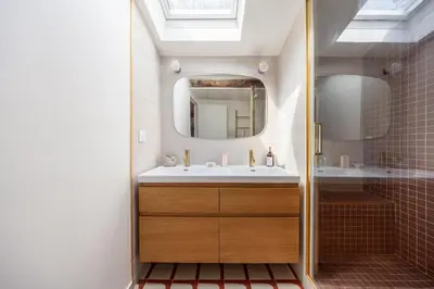 a bathroom with a sink and a shower with a mirror at Villa Augustine - Maison classée 5 étoiles avec piscine à Aix en Provence in Aix-en-Provence