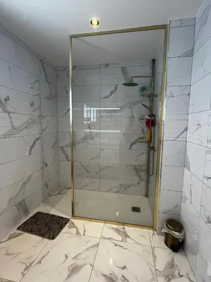 a shower with a glass door in a bathroom at Belle villa à Carpentras in Carpentras