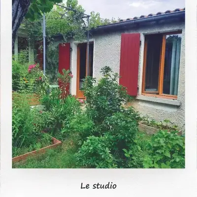 Petit studio avec jardin à 10 mn d'Avignon