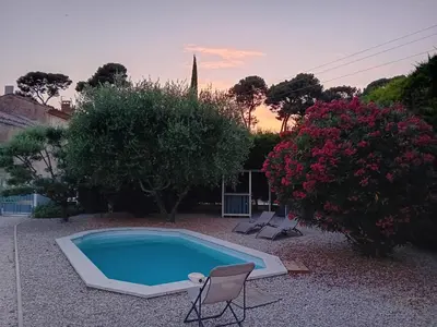 a swimming pool with a chair and a chair at Villa de la Goutte d'Or in Caromb
