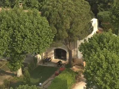 an overhead view of a garden with a fireplace at Gîte dans un mas Provençal - L'Oustalet in Saint-Andiol