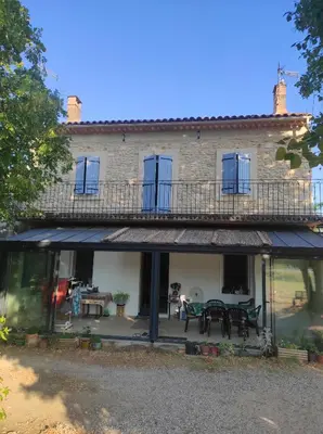 an external view of a building with a balcony at Les Tilleuls in Bonnieux