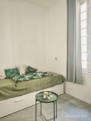 a bathroom with a toilet and a shower and a sink at New - studio avec clim au centre d'Aix 2eme étage in Aix-en-Provence