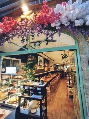 a restaurant with tables and flowers hanging from the ceiling at Studio plein centre Aix-en-Provence in Aix-en-Provence