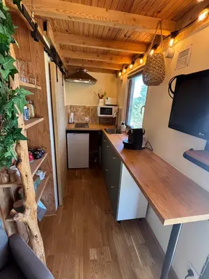 a kitchen with a desk in a tiny house at La Tiny du Luberon in Pertuis