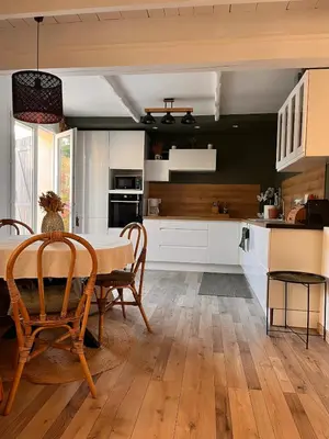 a kitchen with white cabinets and a table and chairs at Maison 2 ch en campagne 5 mn du centre en voiture avec possibilité piscine familiale in Salon-de-Provence