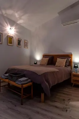 a bedroom with a large bed in a room at Un Loft en Luberon à Bonnieux in Bonnieux