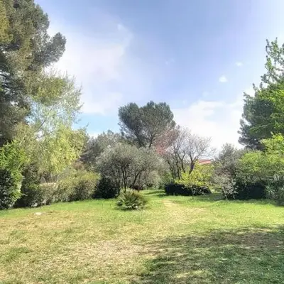 Appartement au calme à 5min du centre d'Aix-en-Provence avec terrasse vue sur jardin & parking privé