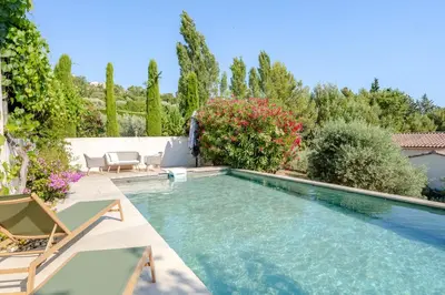 a swimming pool in the backyard of a house at Villa Sun7 in Crillon-le-Brave