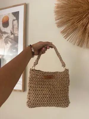 a person holding a brown crochet purse at Casa Bohemia, piscine privée proche Aix en Provence in Ventabren