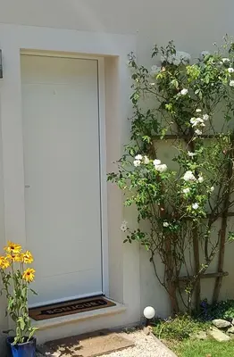 a door with a window on the side of a building at Villa KAMARO in LʼIsle-sur-la-Sorgue