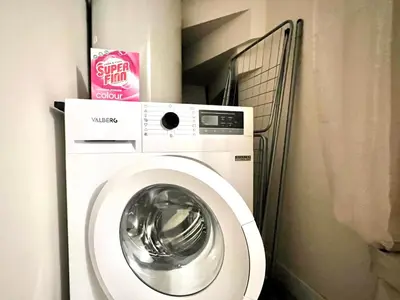 a washer and dryer in a room with at Le Péli - Cosy, Centre-ville, CLIM, 2 personnes in Pélissanne