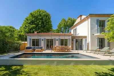 a house with a swimming pool and a patio at L'Echappée aixoise in Aix-en-Provence