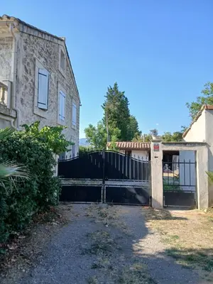 an entrance to a house with a gate at Maison Provence Noe in Mallemort