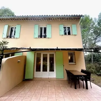 Maison t3 climatisée avec accès piscine à vagues