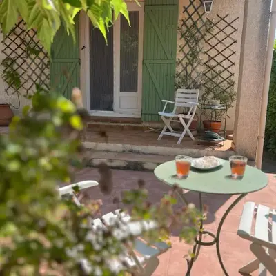 Maison provençale avec jardin et piscine à Lambesc