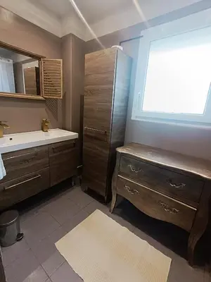 a bathroom with a sink and a refrigerator and a window at Villa Bulle de raisin in LʼIsle-sur-la-Sorgue