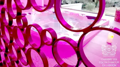 a bunch of pink ribbon on a window at Cocon D'amour En Luberon - Chambre Spa a proximite de l'Isle sur la Sorgue in LʼIsle-sur-la-Sorgue