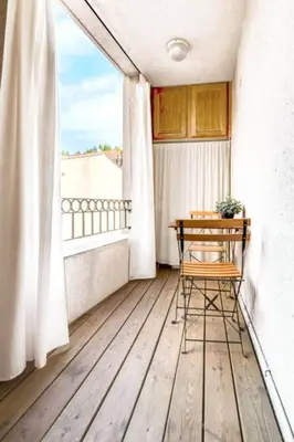 a balcony with a table and chairs on a balcony at Charmant appart central avec Terrasse & Clim in Aix-en-Provence