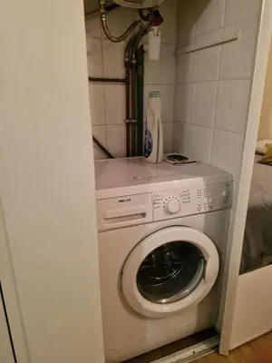 a washer and dryer in a small room at Charmant appart central avec Terrasse & Clim in Aix-en-Provence