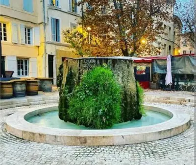 a tree stump in the middle of a street at Studio climatisé avec terrasse, 5ème étage sans ascenseur in Aix-en-Provence