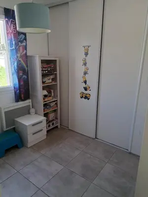 a childs room with a refrigerator and a shelf with toys at Villa Eguilles, ensoleillée, piscine à 10 mn d' Aix en Provence in Éguilles