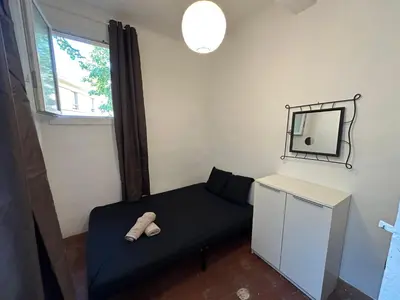 a small room with a bed and a mirror at Le Manuel - Appart T2 cosy Centre ville historique - Place des Prêcheurs Palais de justice in Aix-en-Provence