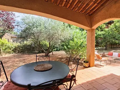 a table and chairs sitting on a patio at Au coeur des ocres in Roussillon