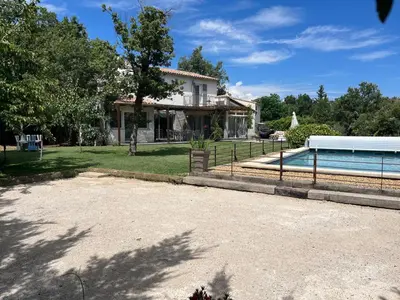 a house with a swimming pool in front of it at Maison Luberon piscine in Viens