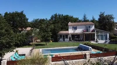 a house with a swimming pool in the yard at Maison Luberon piscine in Viens