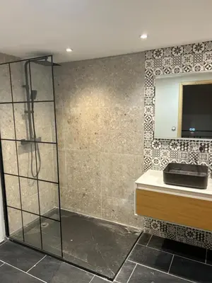 a bathroom with a shower and a sink and a mirror at Maison Hélène Piano in La Tour-dʼAigues