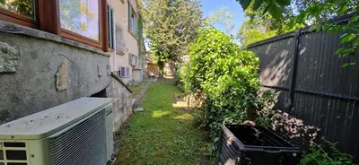 a kitchen with a sink and a table with chairs at Family house in town centre 8 guest AC FreeParking in Aix-en-Provence