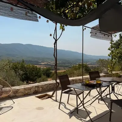 Bastidon avec vue et piscine au coeur du Luberon