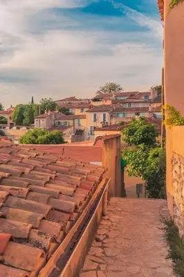 a view of a city with houses and buildings at Studio cosy proche d Aix en Provence climatisé in Éguilles