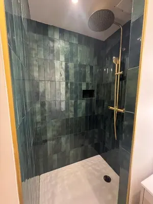 a bathroom with a shower with a glass door at Studio cosy proche d Aix en Provence climatisé in Éguilles