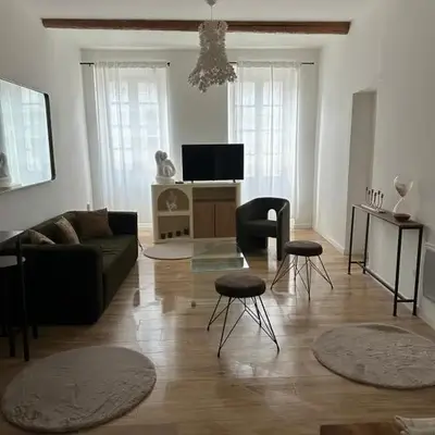CARPENTRAS appartement 3e étage situé dans le centre historique