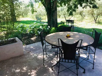 a table and chairs sitting on a patio at Gîte ,studio dans le village de lagnes in Lagnes
