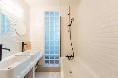 a bathroom with a tub and a sink and a shower at Splendide appartement au cœur du centre historique in Aix-en-Provence