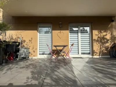a table and chairs in front of a house at studio calme campagne in Aix-en-Provence