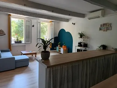 a living room with a bar in the middle at L'escale Cavaillonnaise in Cavaillon
