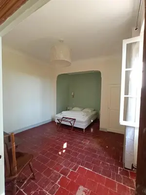 an empty hallway with a door leading to a bathroom at Maison de famille dans les amandiers Provence 15 prs - Domaine de Ribbe in Rognes