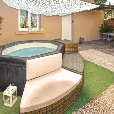 Maisonnette Avec Jacuzzi