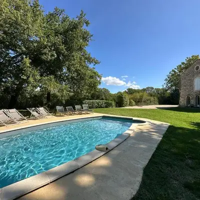 Villa des Cyprès - Charmante maison provençale - Jardin et piscine privés au cœur d un Domaine Viticole Château de Barbebelle Rognes - 10 personnes - Proche d'Aix-en Provence