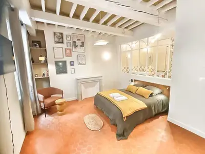 a room with a bed and a tv in it at Le Mignet by Rentalaix in Aix-en-Provence