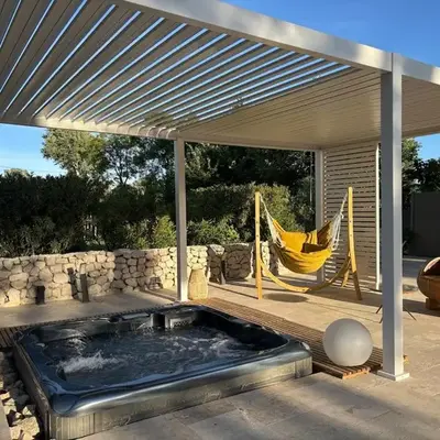 Villa Soleil Piscine Jacuzzi Pétanque Espace bbq billard et salons extérieurs