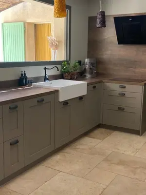 a kitchen with a white sink and a mirror at Le bois des chênes in Peypin-dʼAigues